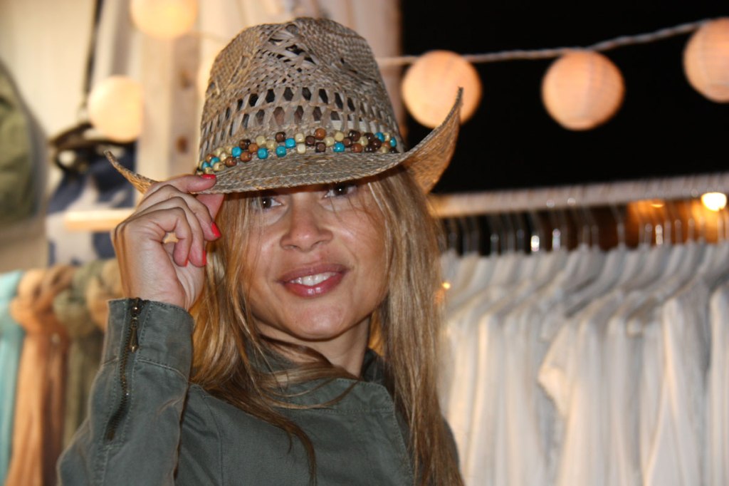 WhiteSumner_LovelyAndorra_02